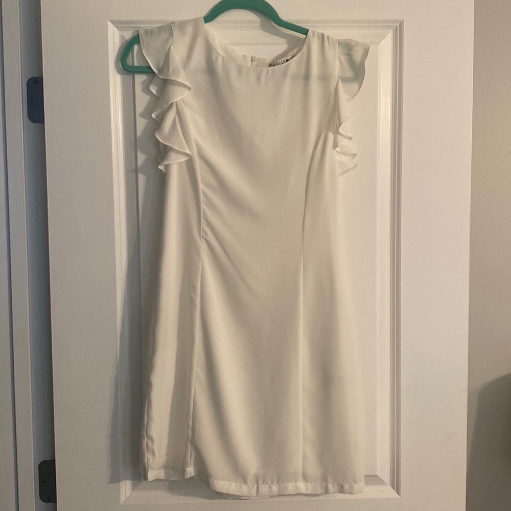 BEAUTIFUL WHITE FORM FITTED DRESS